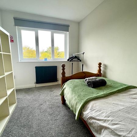 Large 5 Bed Detached House Near Stansted Airport With Parking For 2 Vehicles! Stansted Stays Stansted Mountfitchet Dış mekan fotoğraf