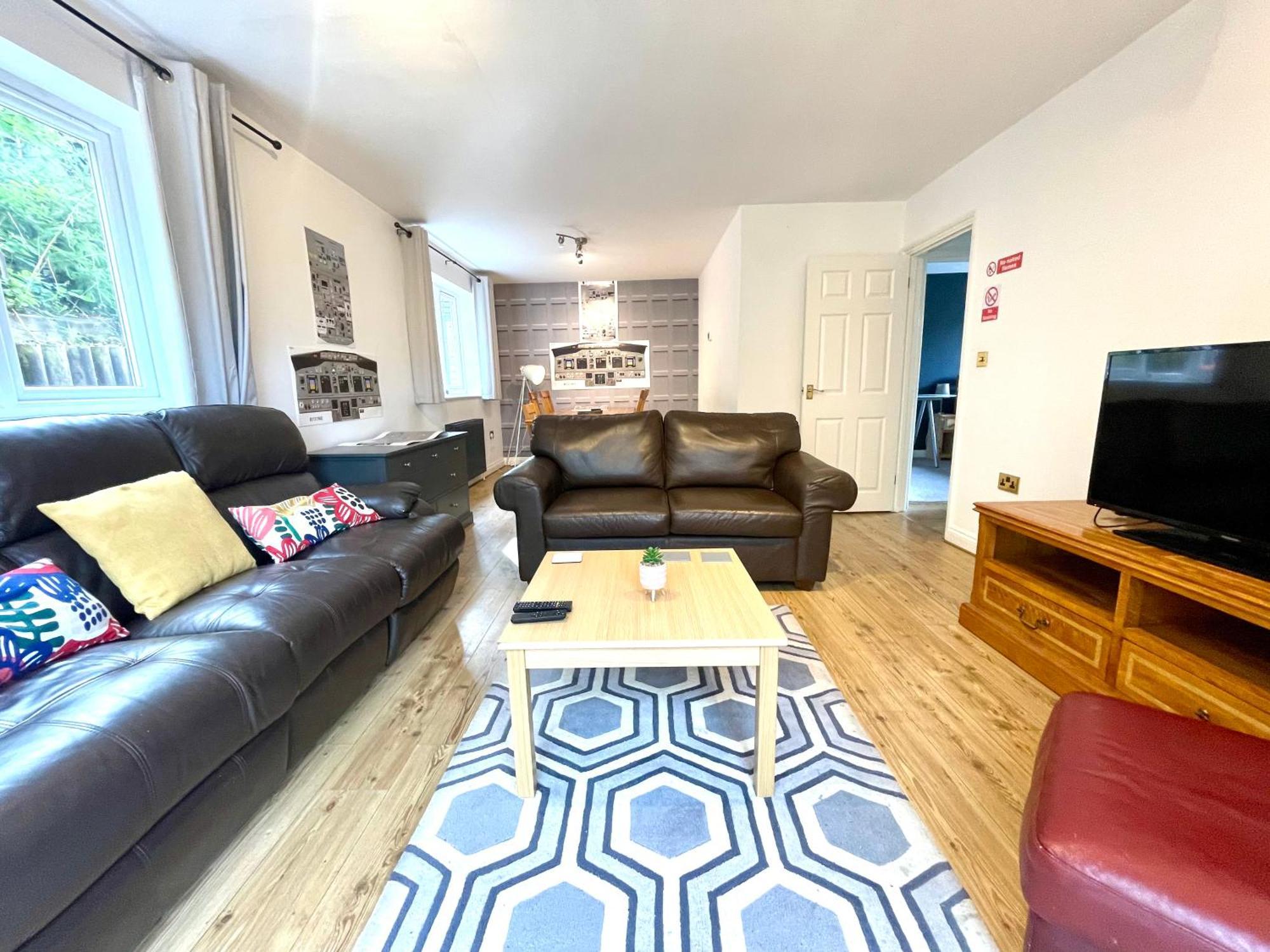 Large 5 Bed Detached House Near Stansted Airport With Parking For 2 Vehicles! Stansted Stays Stansted Mountfitchet Dış mekan fotoğraf